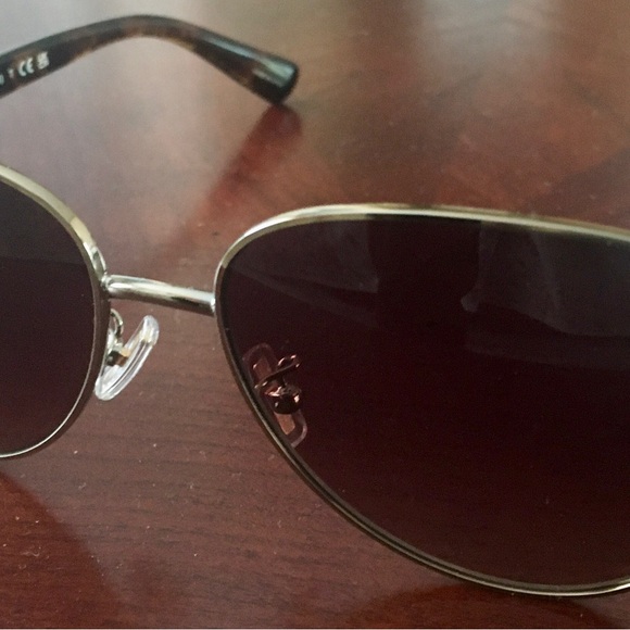 Coach woman’s sunglasses. New. STYLE:HC7111 L1128
MODEL CODE:HC7111 900513 57-15 - Picture 4 of 8